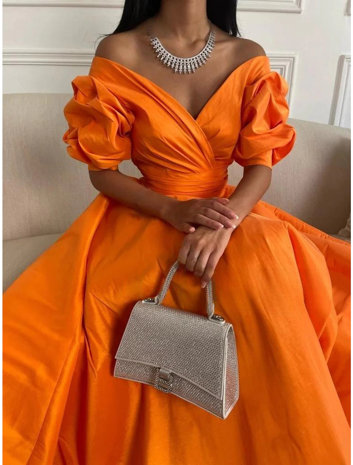 Abito da sera a trapezio, elegante, formale, da ballo, lungo, con maniche a 3/4, in raso con scollo a cuore e arricciature